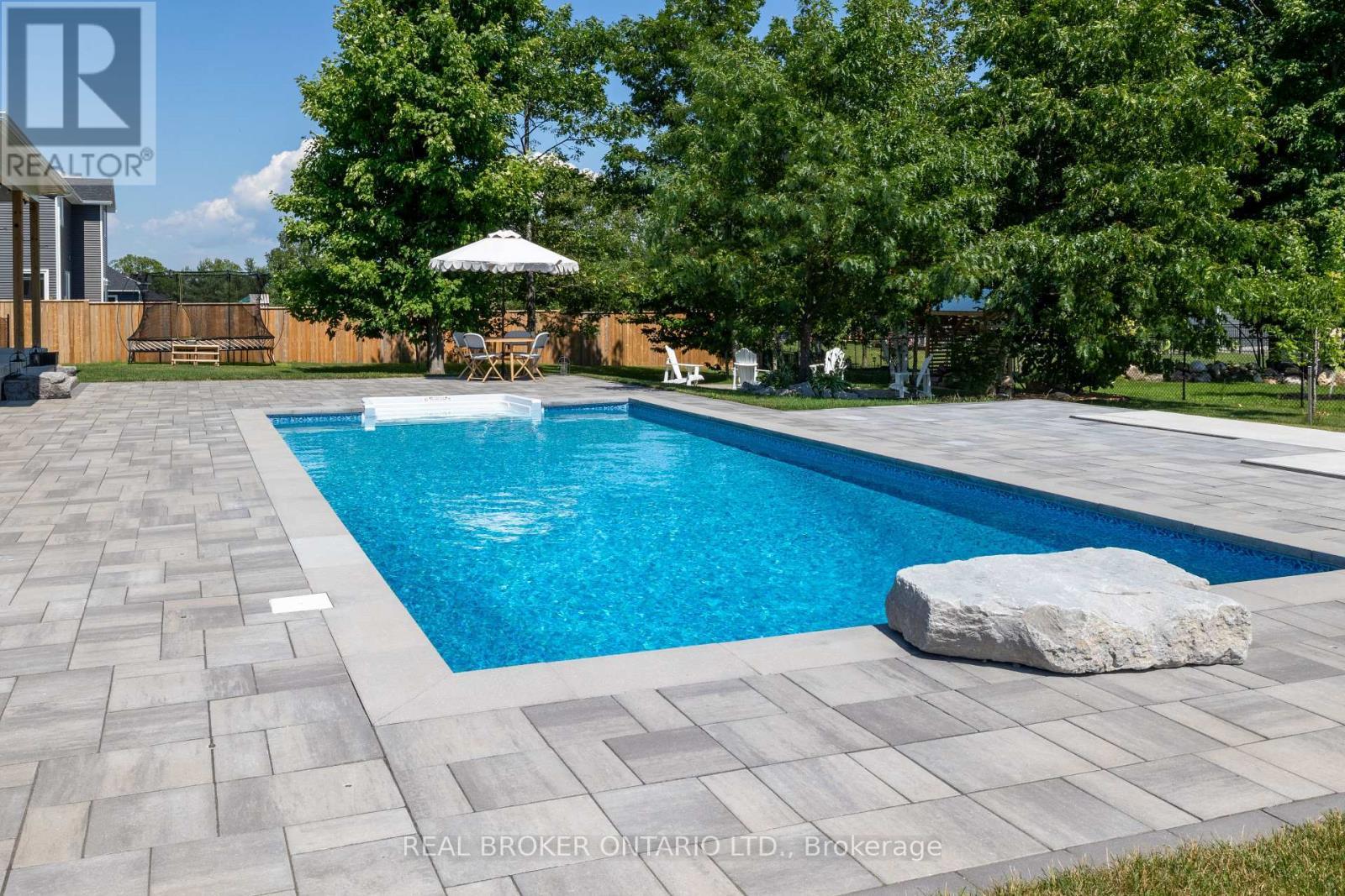 19 Cheslock Crescent, Oro-Medonte, ON - Outdoor With In Ground Pool With Backyard