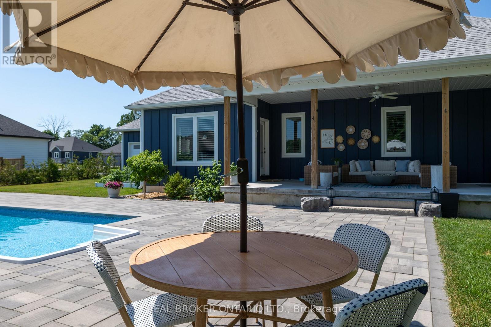 19 Cheslock Crescent, Oro-Medonte, ON - Outdoor With In Ground Pool With Deck Patio Veranda