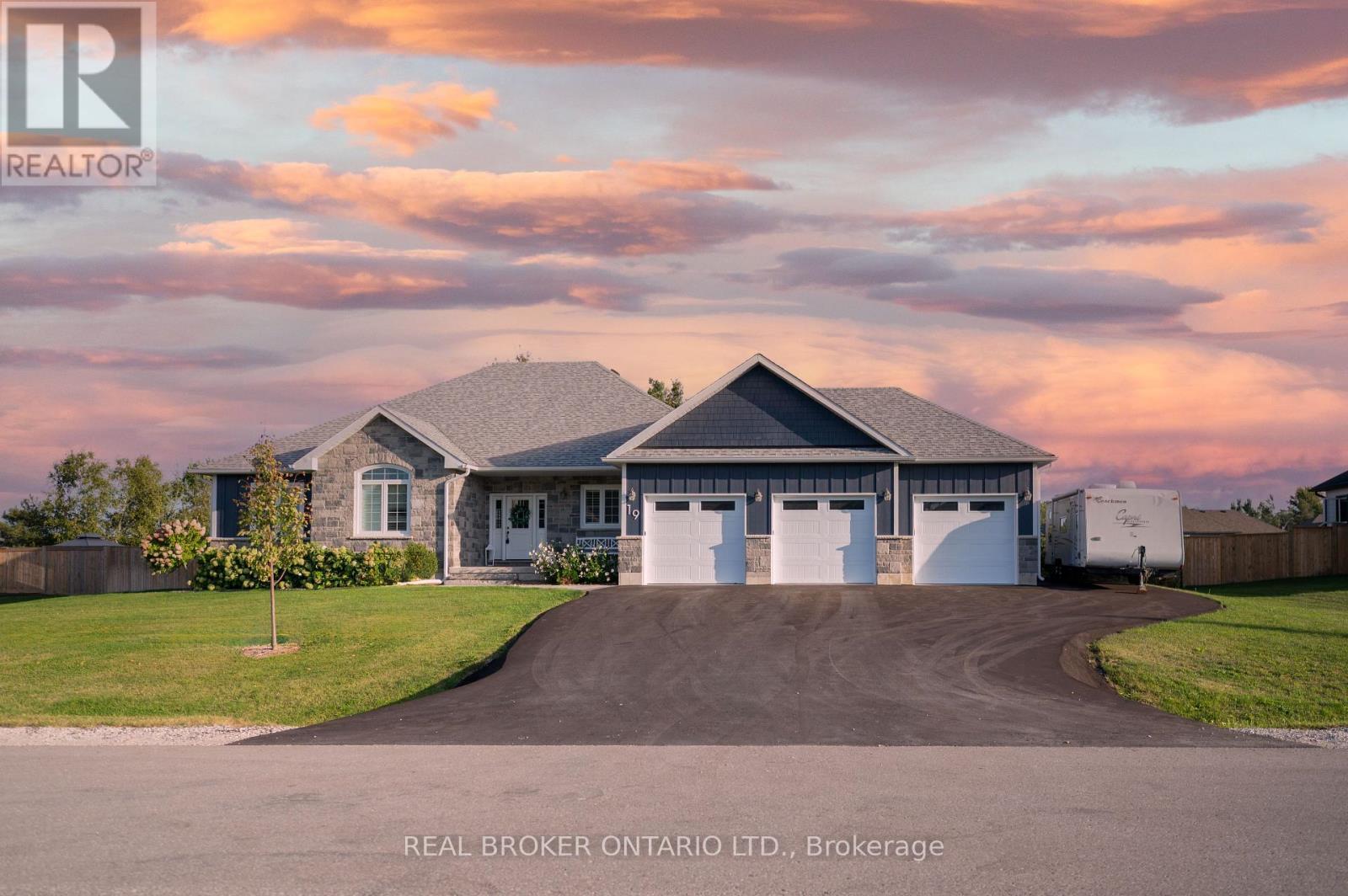19 Cheslock Crescent, Oro-Medonte, ON - Outdoor With Facade