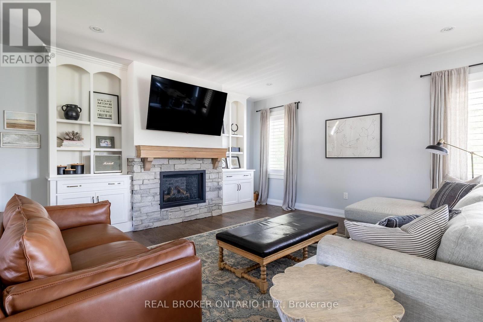 19 Cheslock Crescent, Oro-Medonte, ON - Indoor Photo Showing Living Room With Fireplace