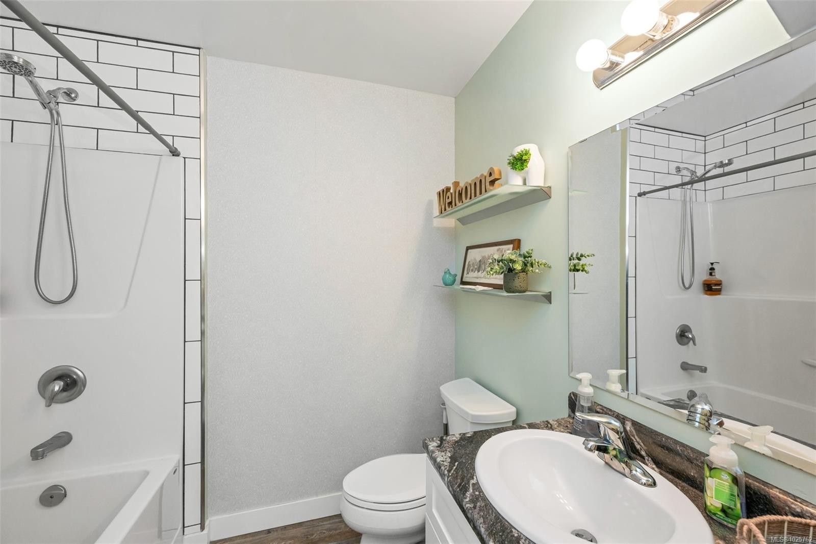 111-689 Hoffman Ave, Langford, BC - Indoor Photo Showing Bathroom