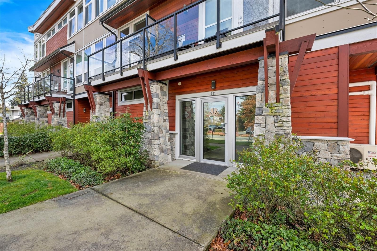 111-689 Hoffman Ave, Langford, BC - Outdoor