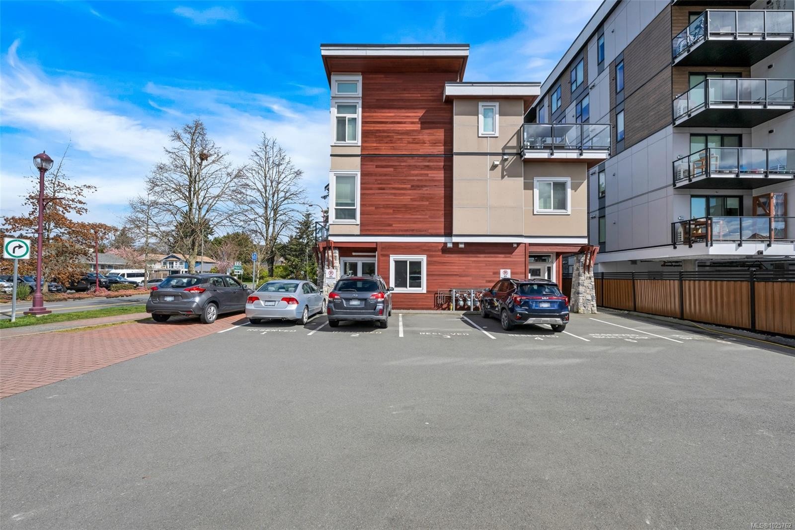 111-689 Hoffman Ave, Langford, BC - Outdoor