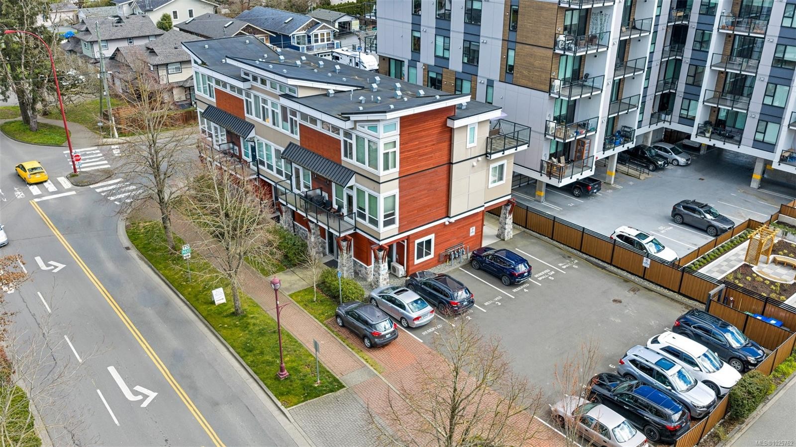 111-689 Hoffman Ave, Langford, BC - Outdoor