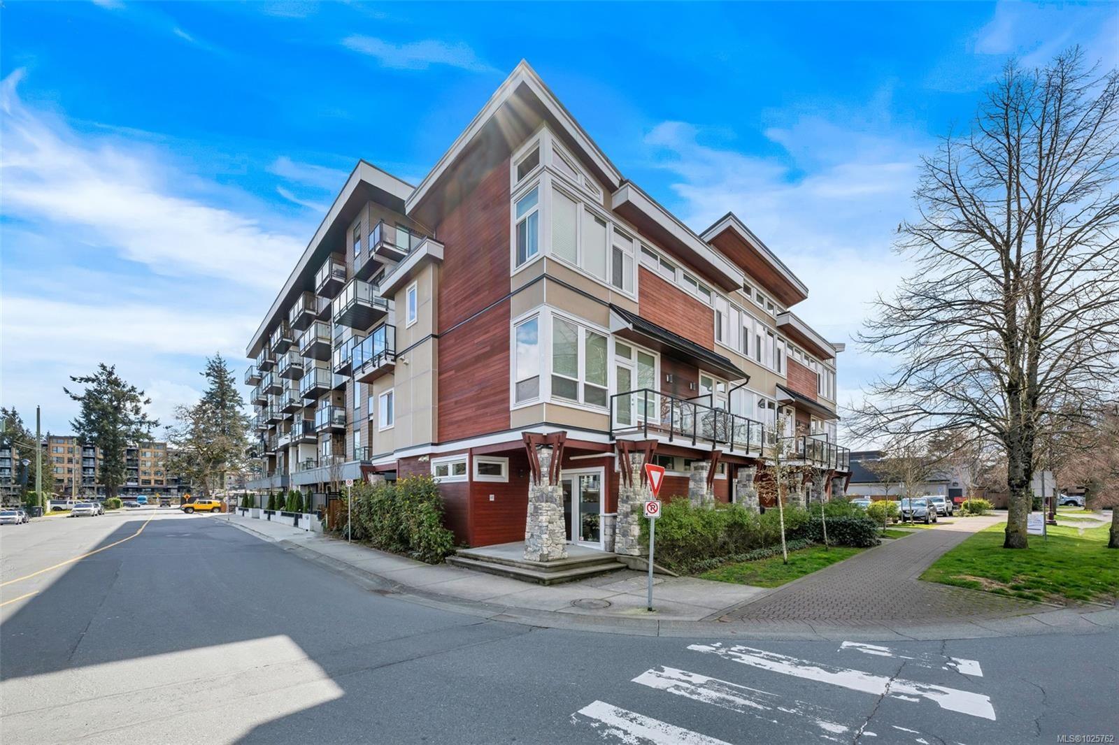 111-689 Hoffman Ave, Langford, BC - Outdoor With Facade