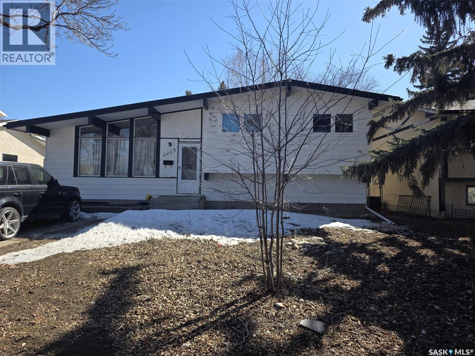 2225 Bedford Avenue E, Regina, SK - Outdoor