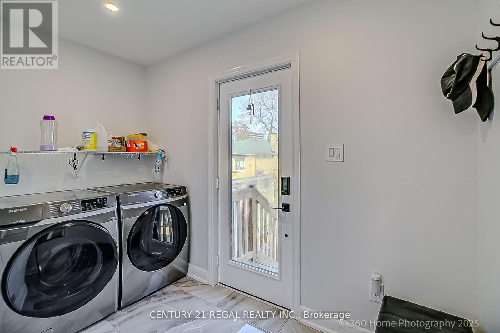 17 Electro Road, Toronto, ON - Indoor Photo Showing Laundry Room