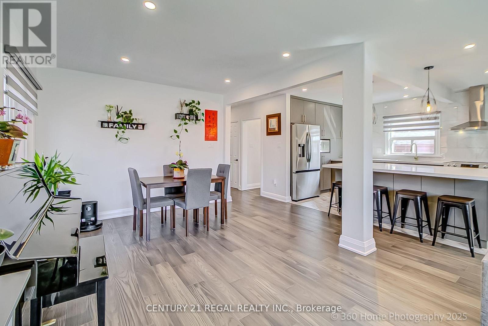 17 Electro Road, Toronto, ON - Indoor Photo Showing Dining Room