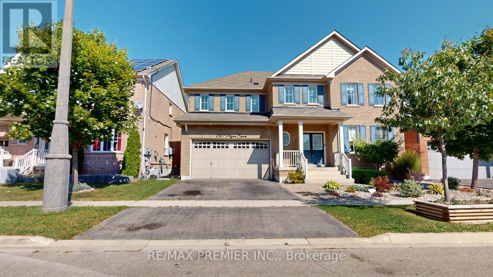 2307 Pilgrim Square, Oshawa, ON - Outdoor With Facade