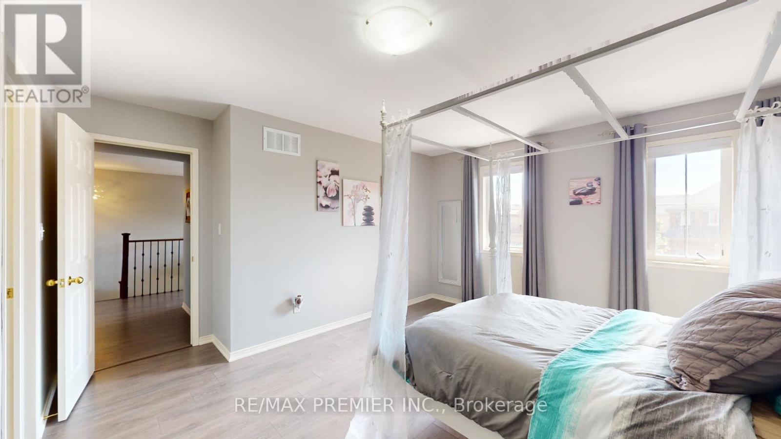 2307 Pilgrim Square, Oshawa, ON - Indoor Photo Showing Bedroom