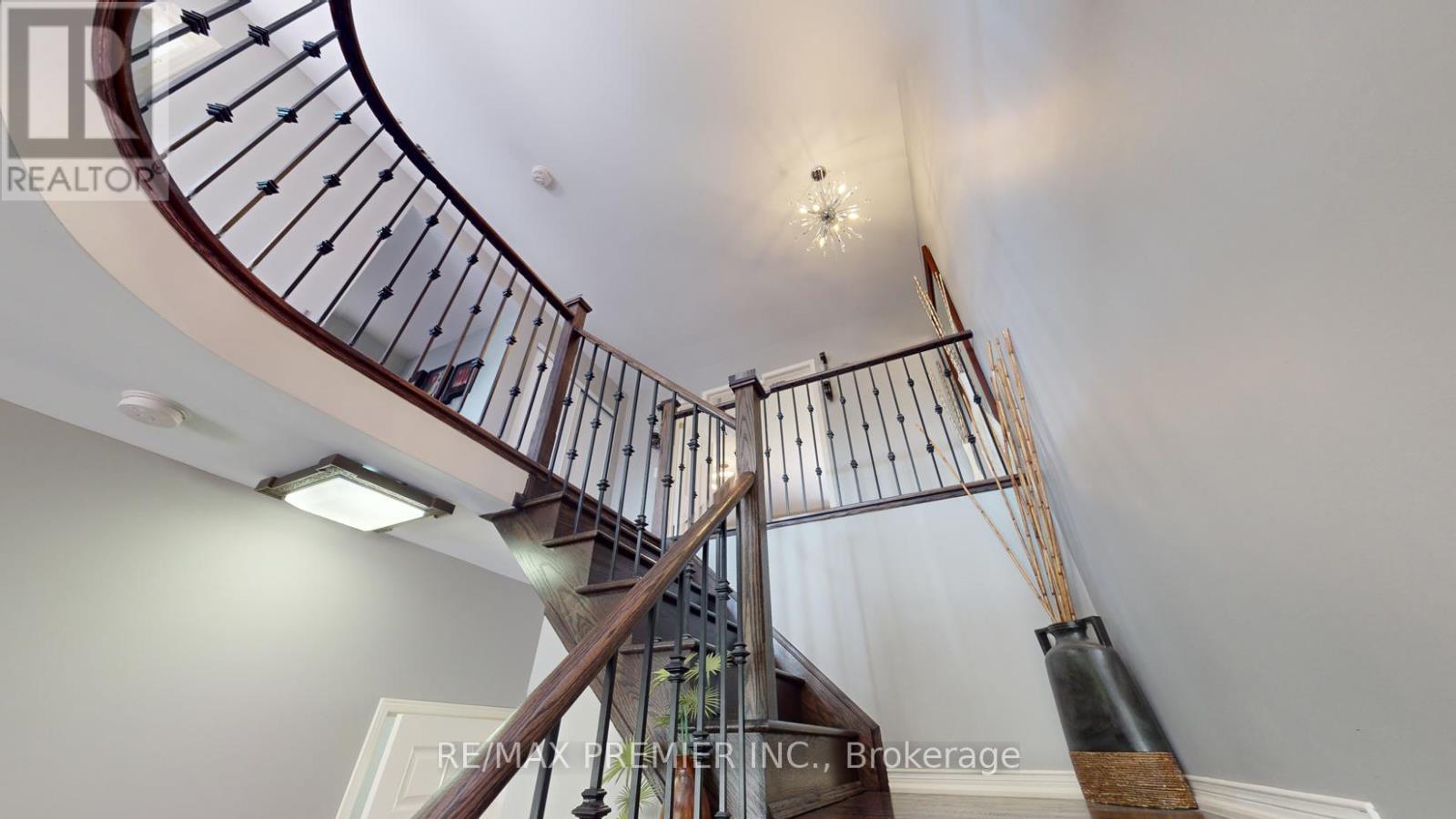 2307 Pilgrim Square, Oshawa, ON - Indoor Photo Showing Other Room