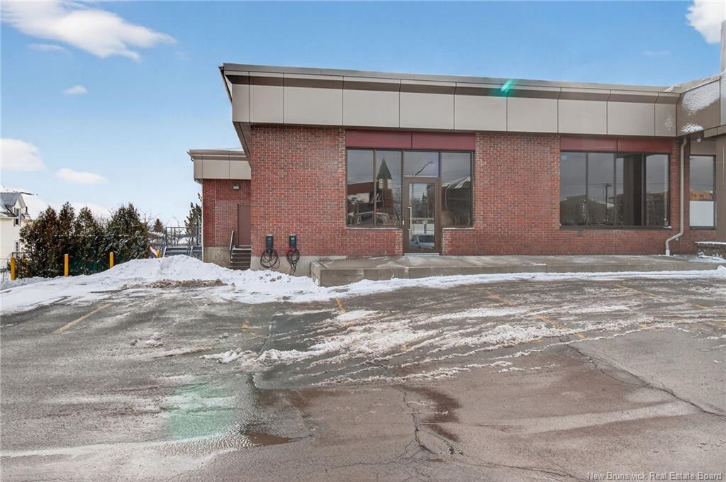 207-140 Champlain St, Dieppe, NB