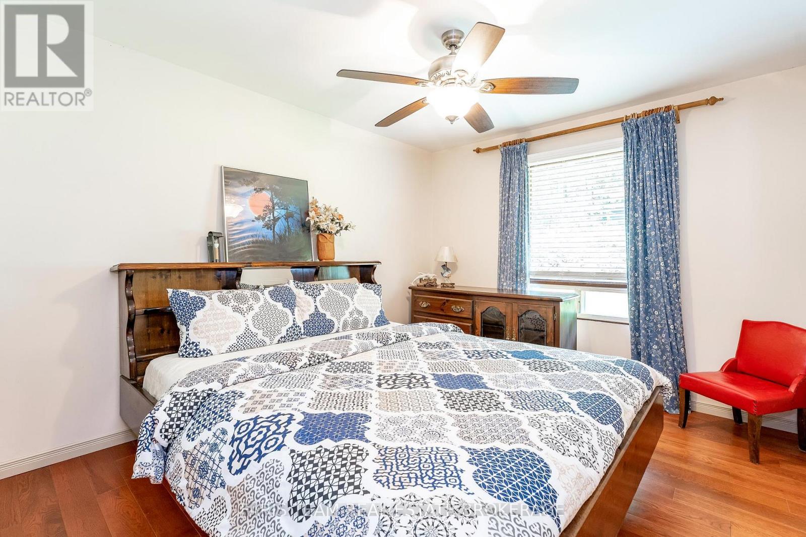 1697 Champlain Road, Tiny, ON - Indoor Photo Showing Bedroom