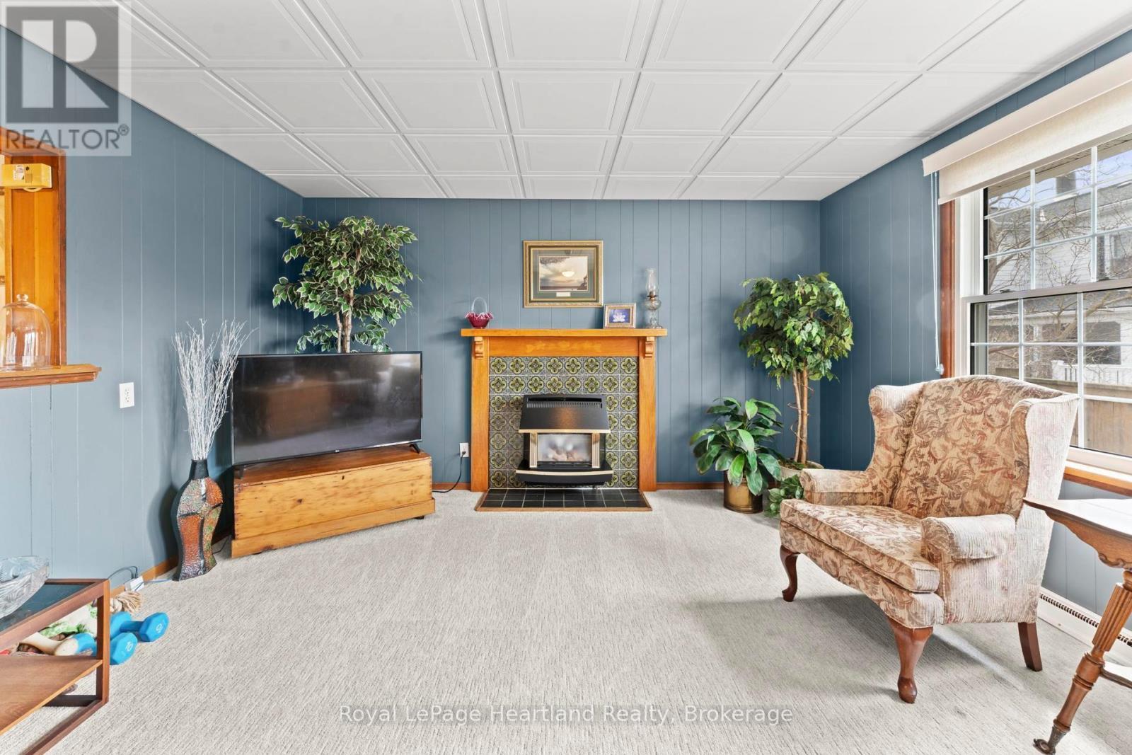 107 Victoria Street N, Goderich (Goderich (Town)), ON - Indoor Photo Showing Other Room With Fireplace