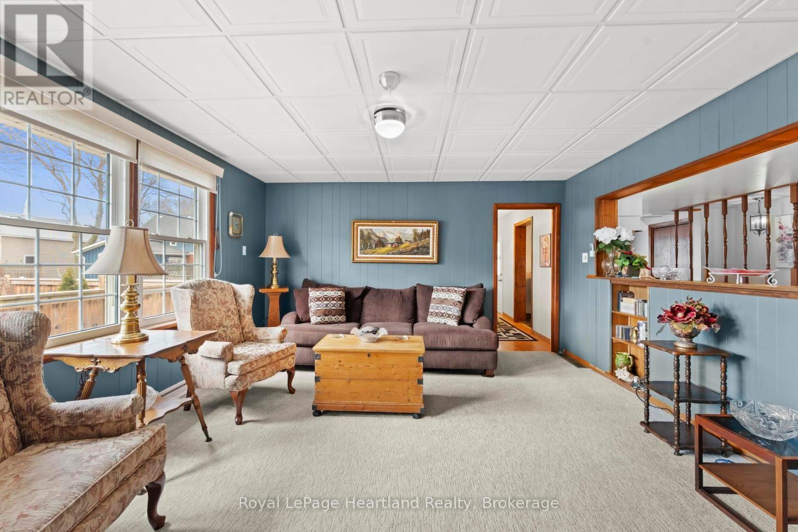 107 Victoria Street N, Goderich (Goderich (Town)), ON - Indoor Photo Showing Living Room