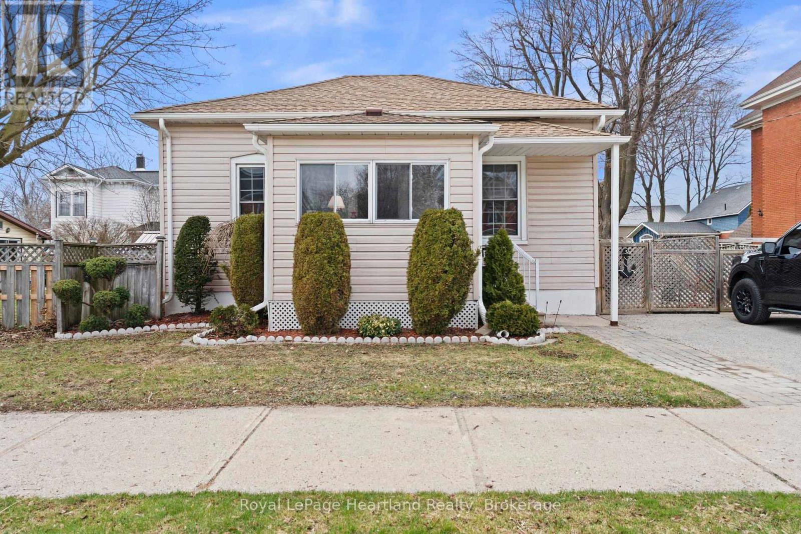 107 Victoria Street N, Goderich (Goderich (Town)), ON - Outdoor