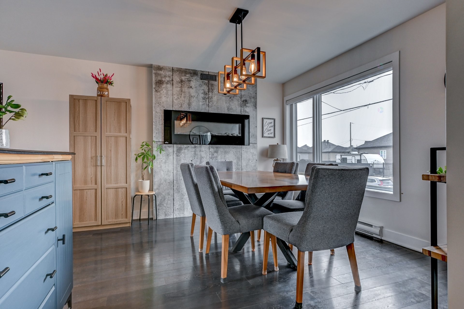 Salon - 634 Rue Beauregard, Saint-Lin/Laurentides, QC - Indoor Photo Showing Dining Room With Fireplace