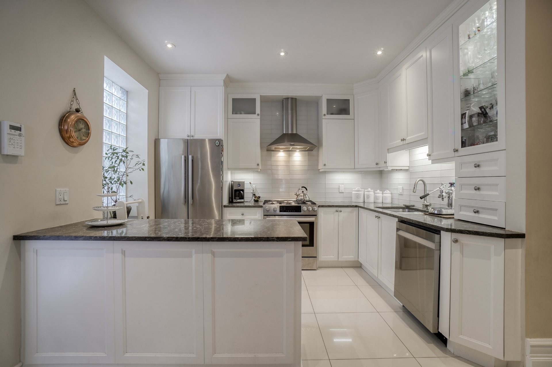 Cuisine - 447 Av. Prince-Albert, Westmount, QC - Indoor Photo Showing Kitchen With Upgraded Kitchen