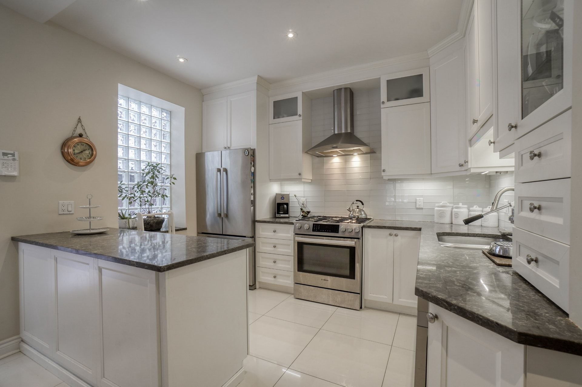 Cuisine - 447 Av. Prince-Albert, Westmount, QC - Indoor Photo Showing Kitchen With Upgraded Kitchen