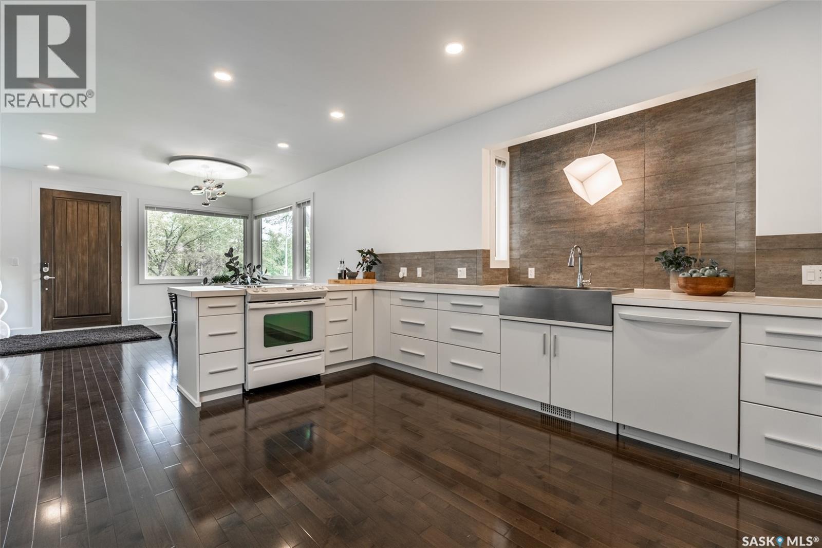 1150 Spadina Crescent E, Saskatoon, SK - Indoor Photo Showing Kitchen