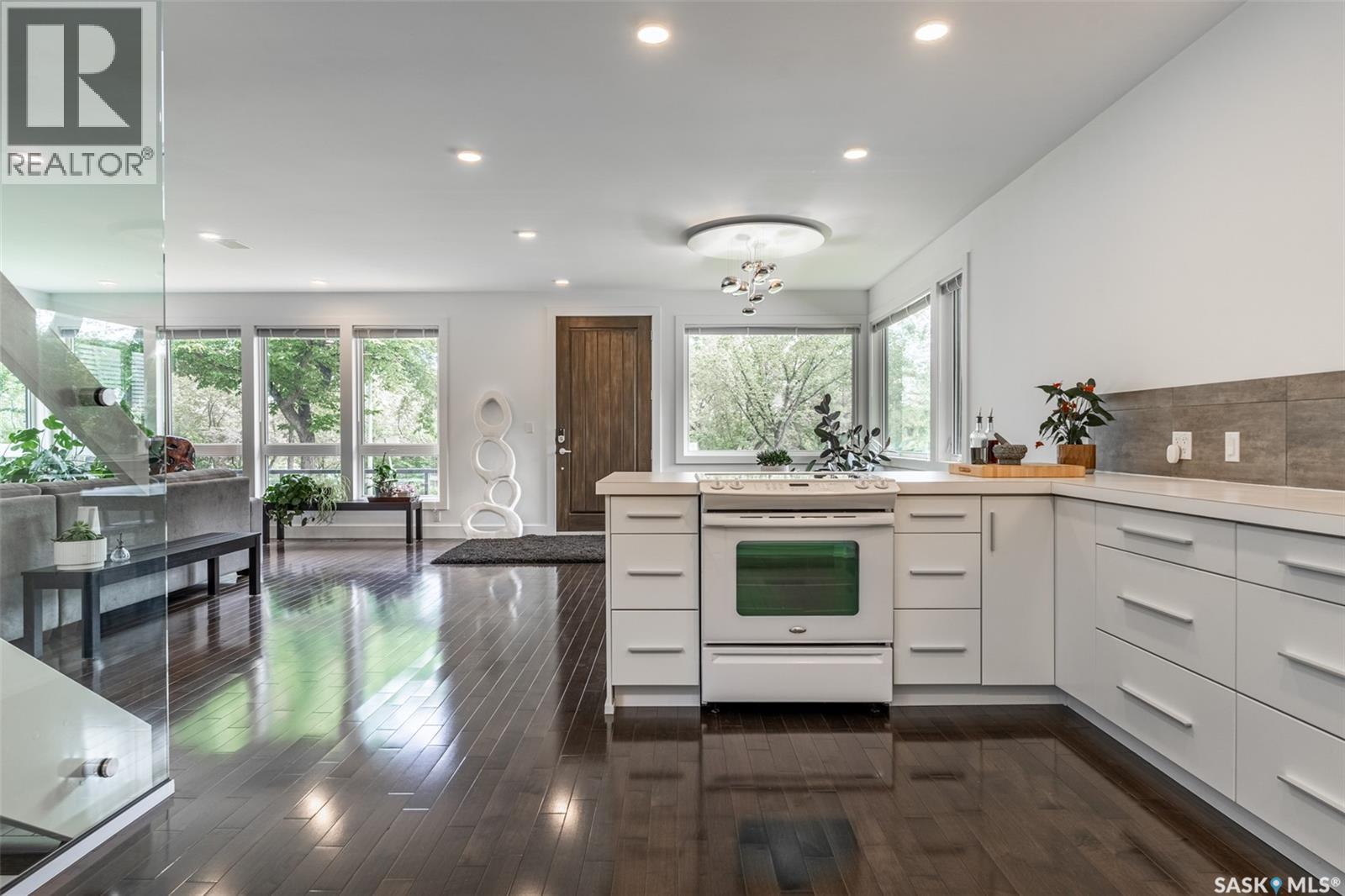 1150 Spadina Crescent E, Saskatoon, SK - Indoor Photo Showing Kitchen