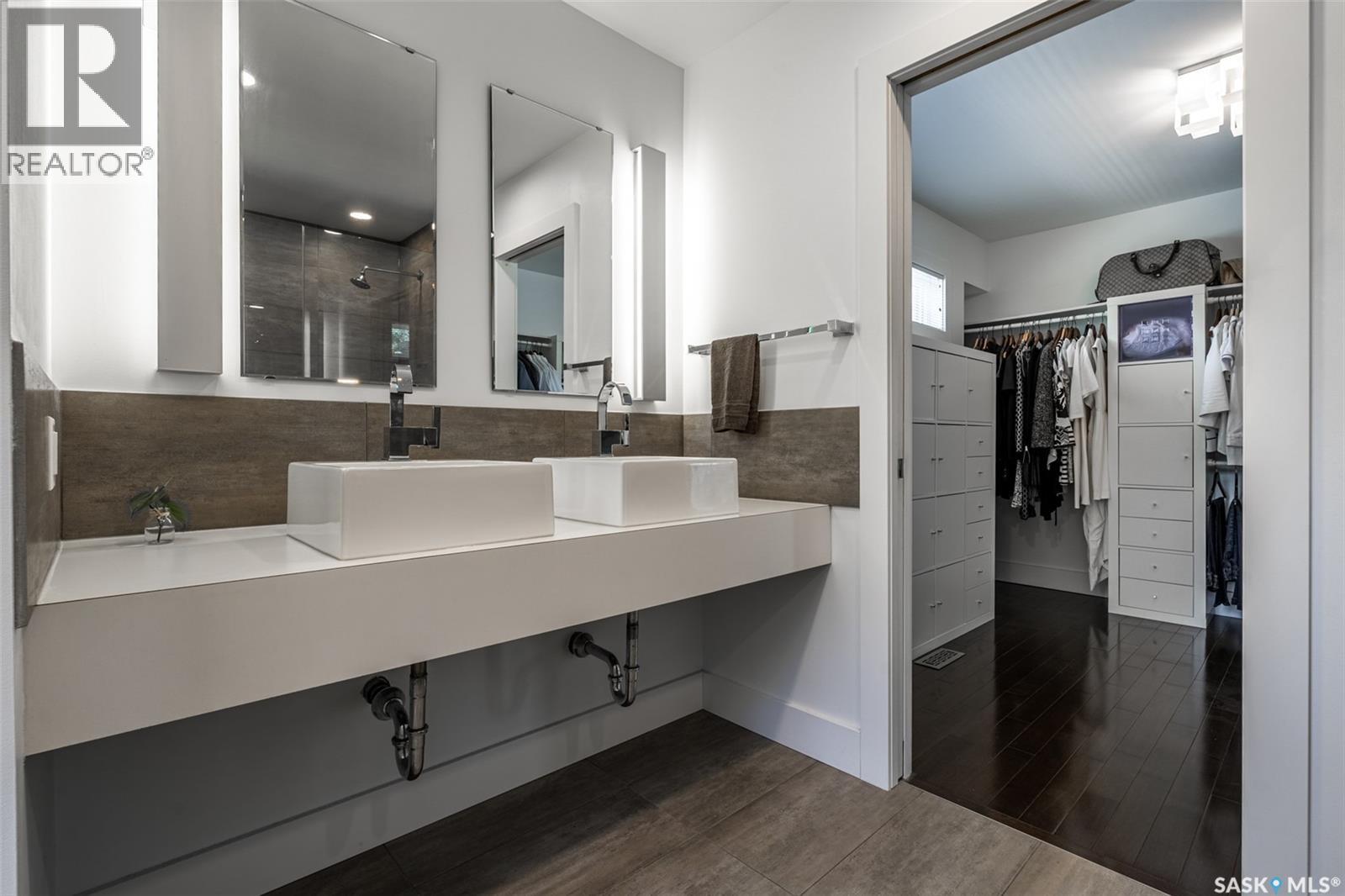 1150 Spadina Crescent E, Saskatoon, SK - Indoor Photo Showing Bathroom