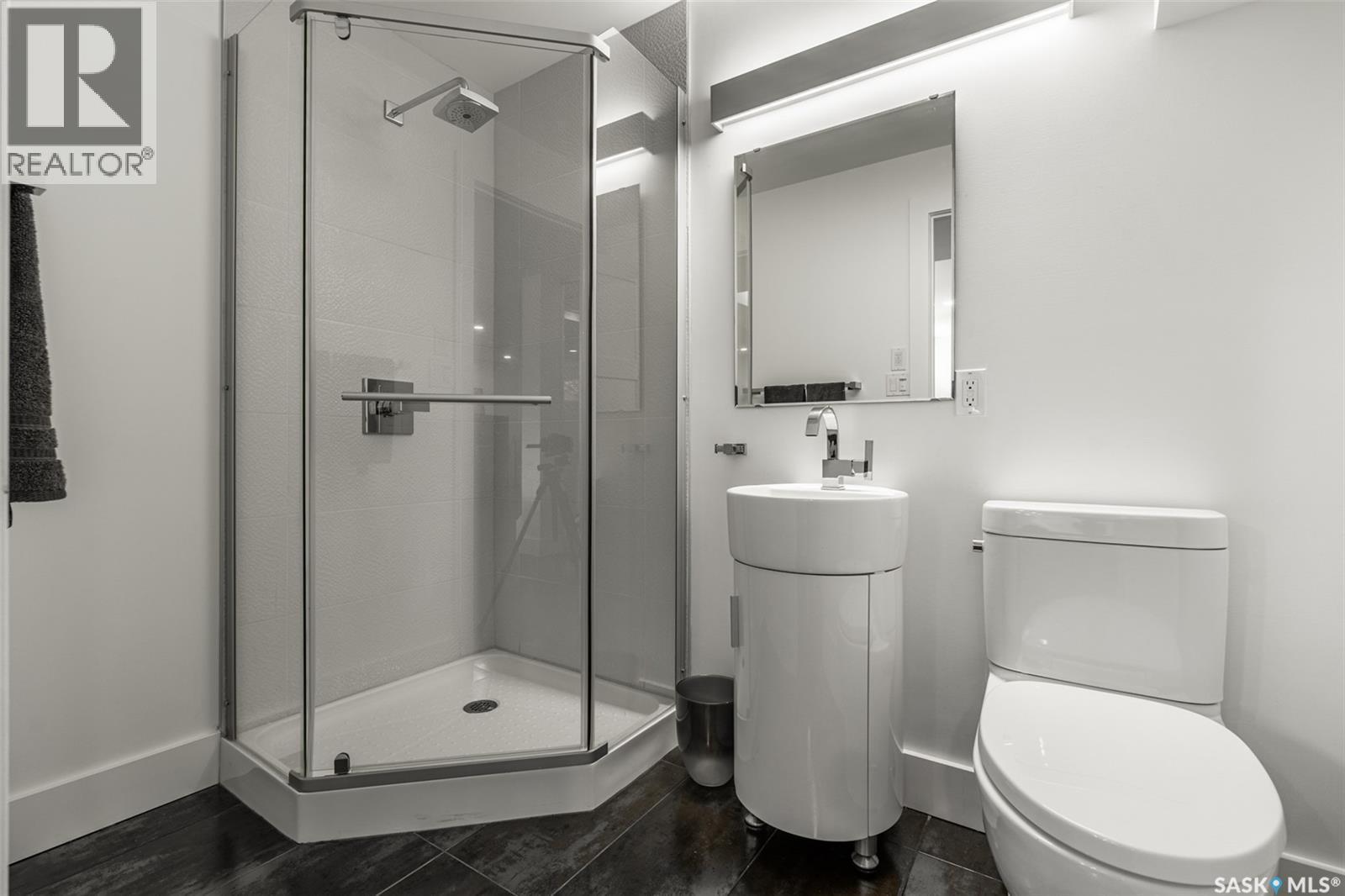 1150 Spadina Crescent E, Saskatoon, SK - Indoor Photo Showing Bathroom