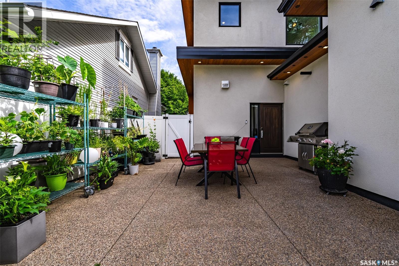 1150 Spadina Crescent E, Saskatoon, SK - Outdoor With Exterior