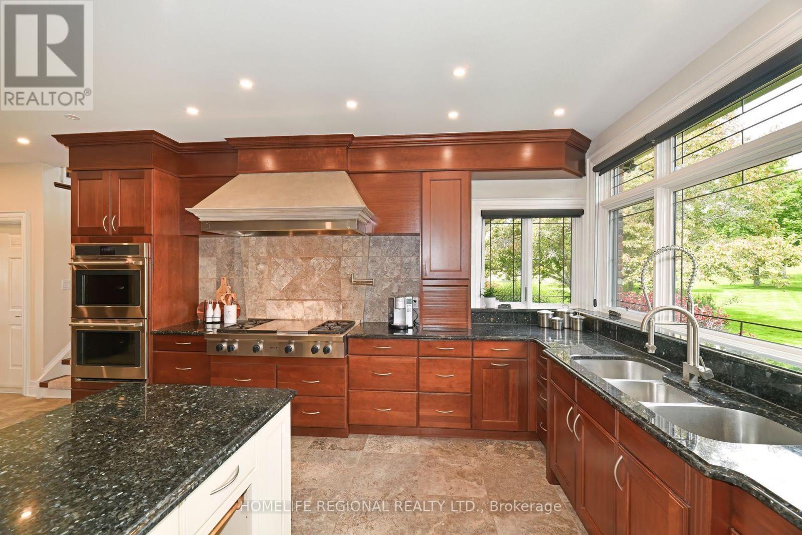 14 Buggey Lane, Ajax, ON - Indoor Photo Showing Kitchen With Double Sink With Upgraded Kitchen