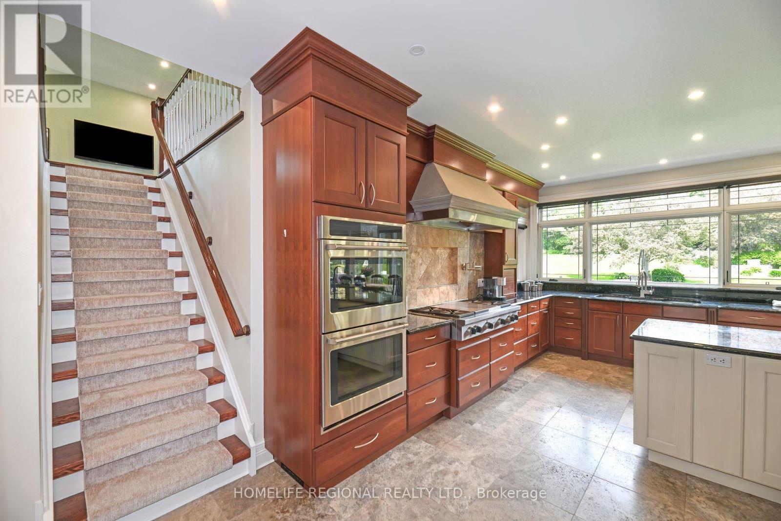14 Buggey Lane, Ajax, ON - Indoor Photo Showing Kitchen