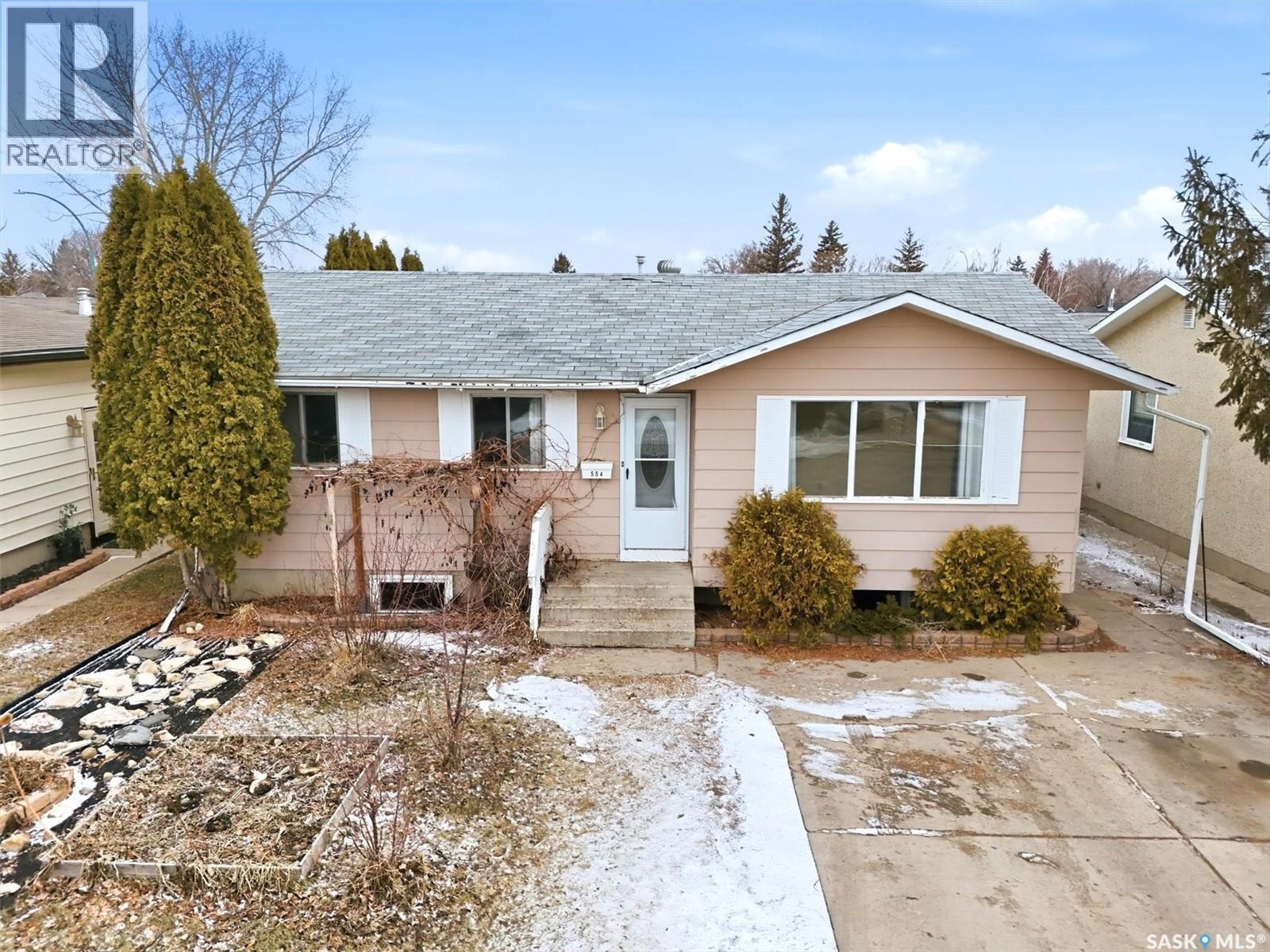 554 Fisher Crescent, Saskatoon, SK - Outdoor