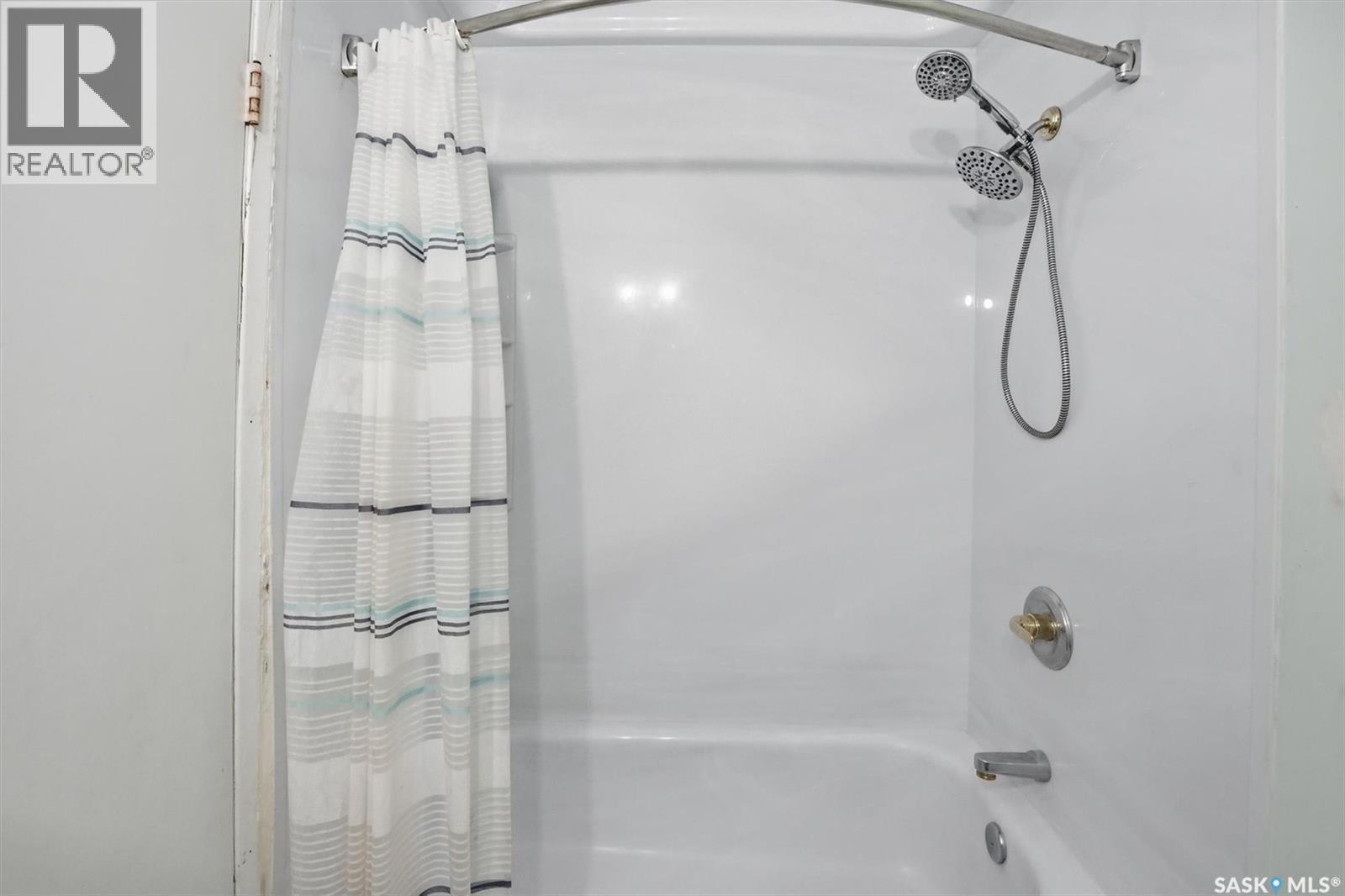 554 Fisher Crescent, Saskatoon, SK - Indoor Photo Showing Bathroom