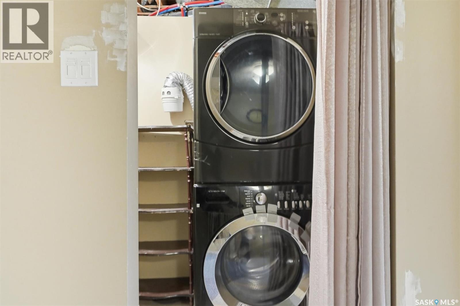 554 Fisher Crescent, Saskatoon, SK - Indoor Photo Showing Laundry Room