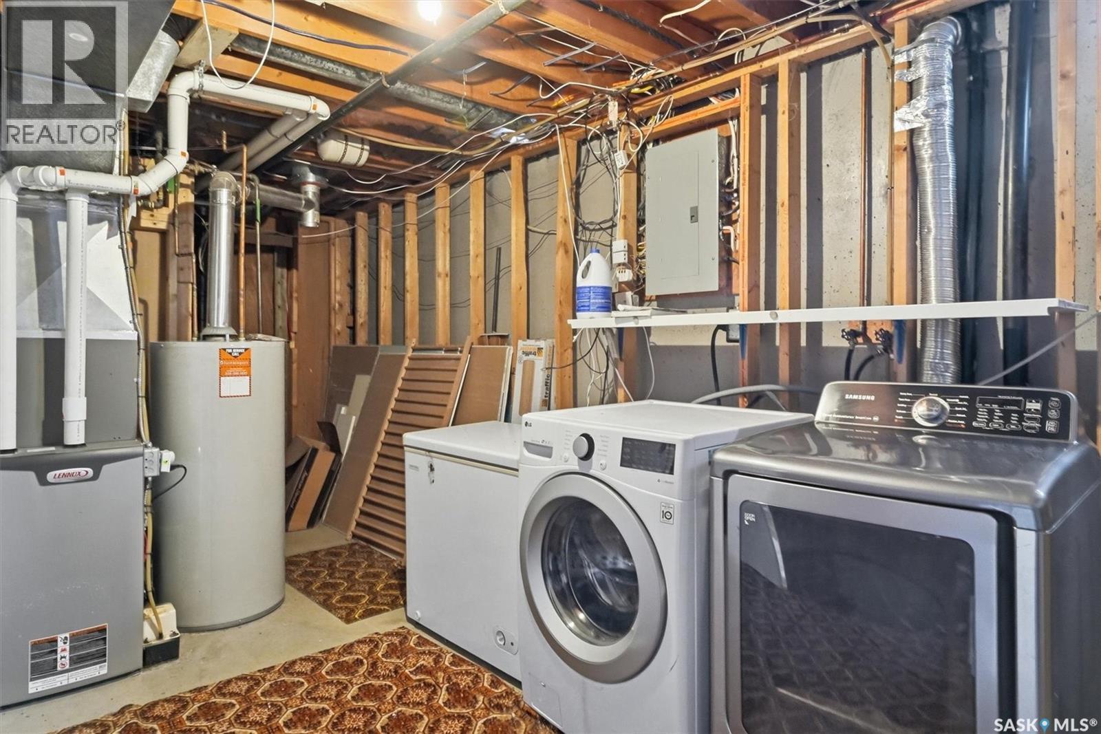 554 Fisher Crescent, Saskatoon, SK - Indoor Photo Showing Laundry Room