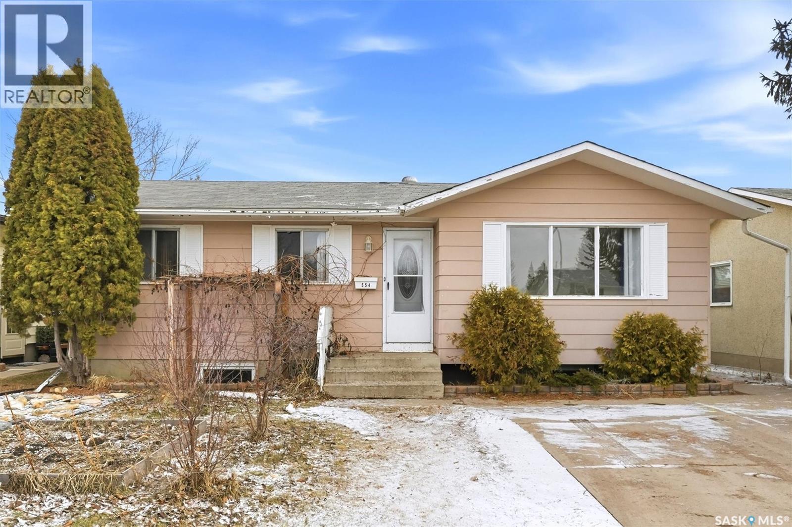 554 Fisher Crescent, Saskatoon, SK - Outdoor