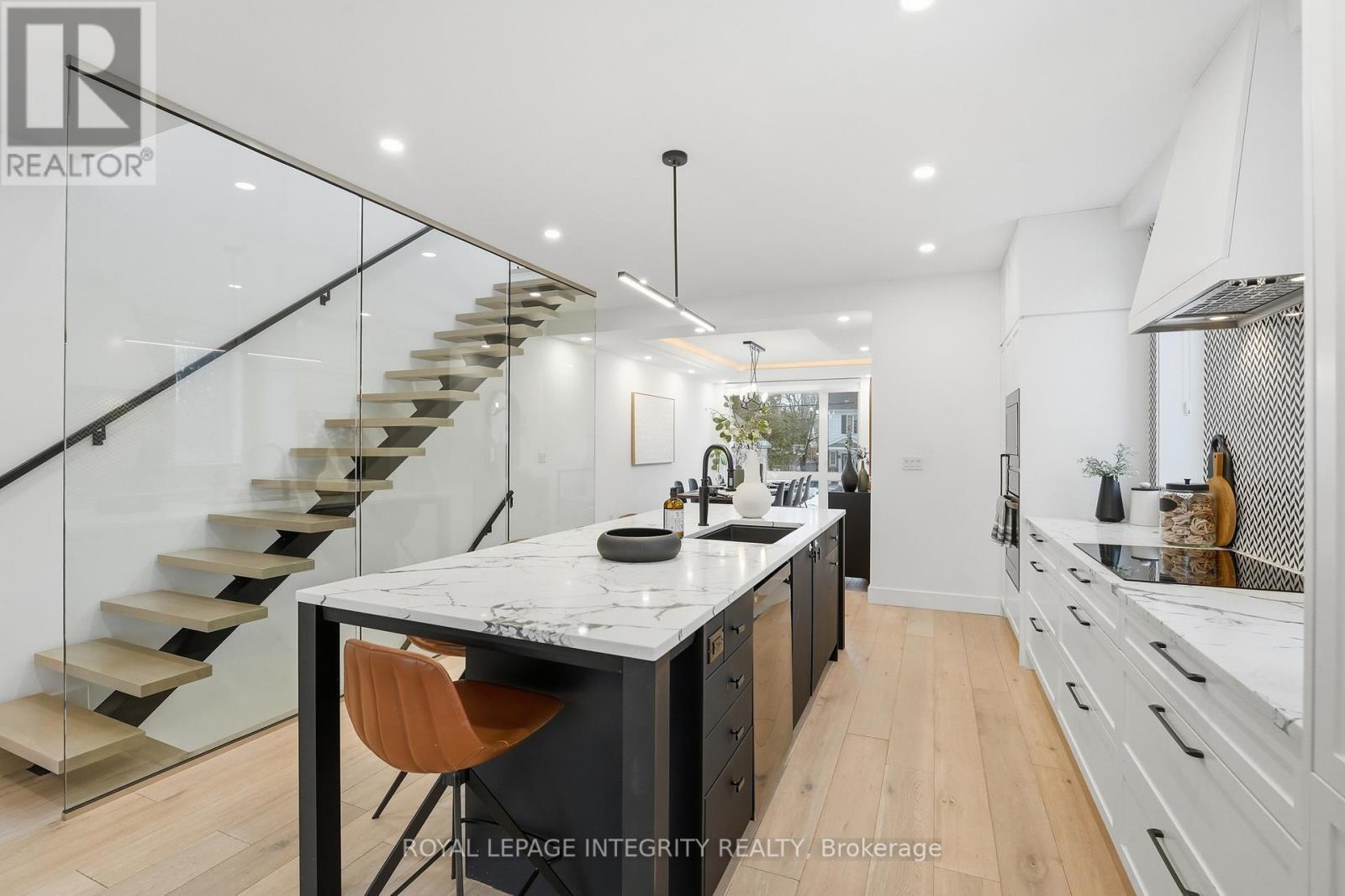 221 Wesley Avenue, Ottawa, ON - Indoor Photo Showing Kitchen With Upgraded Kitchen