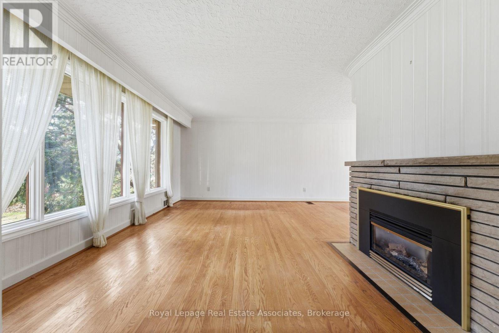 95 Oakes Drive, Mississauga, ON - Indoor With Fireplace