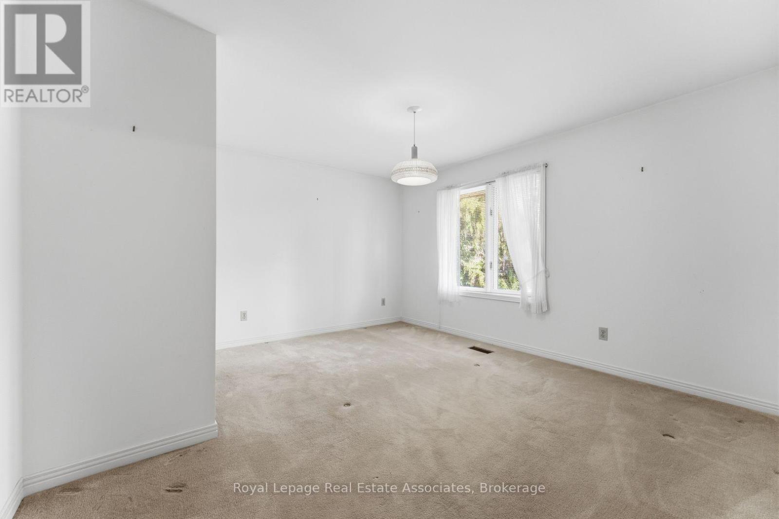 95 Oakes Drive, Mississauga, ON - Indoor Photo Showing Other Room
