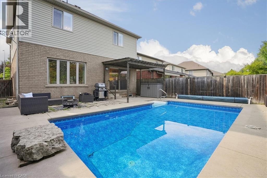 95 Hemlock Way, Grimsby, ON - Outdoor With In Ground Pool With Deck Patio Veranda