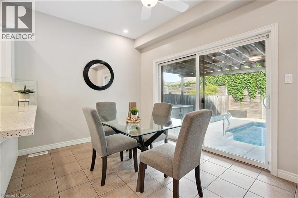 95 Hemlock Way, Grimsby, ON - Indoor Photo Showing Dining Room