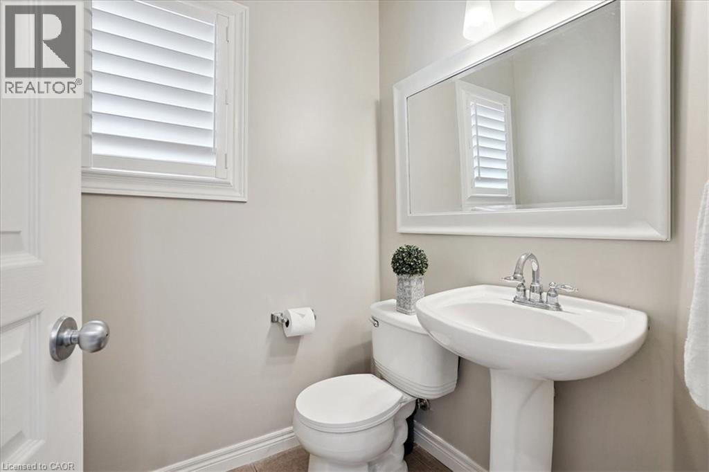 95 Hemlock Way, Grimsby, ON - Indoor Photo Showing Bathroom