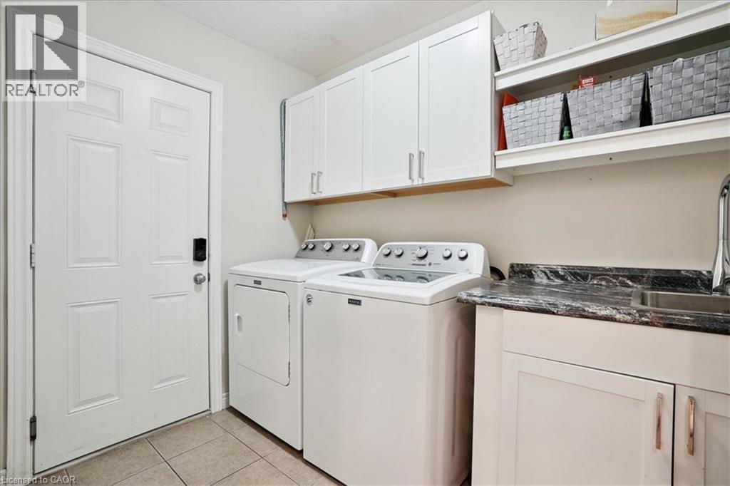 95 Hemlock Way, Grimsby, ON - Indoor Photo Showing Laundry Room