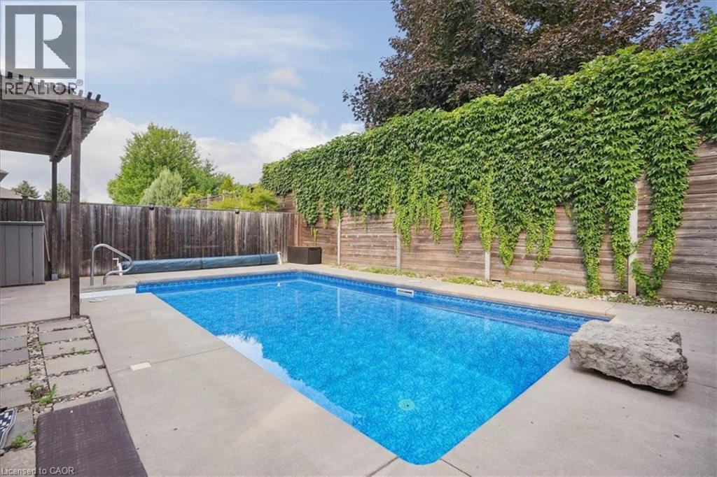 95 Hemlock Way, Grimsby, ON - Outdoor With In Ground Pool