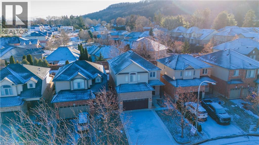 95 Hemlock Way, Grimsby, ON - Outdoor With Facade