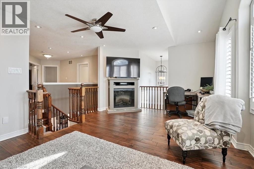 95 Hemlock Way, Grimsby, ON - Indoor Photo Showing Living Room With Fireplace