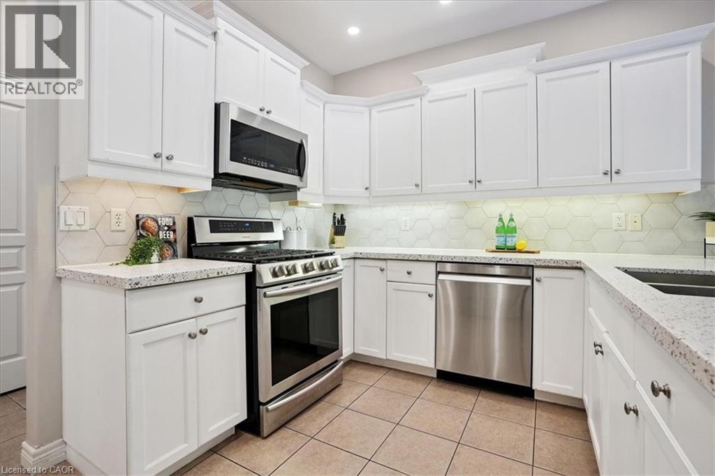 95 Hemlock Way, Grimsby, ON - Indoor Photo Showing Kitchen With Double Sink