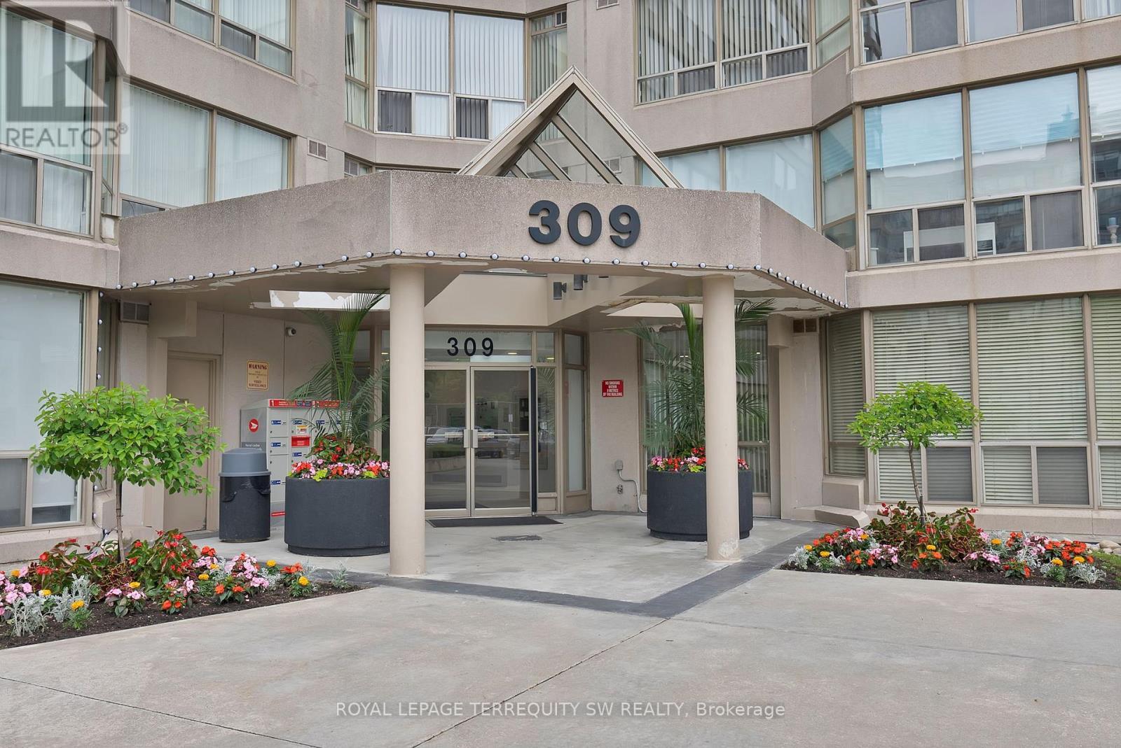 113 - 309 Major Mackenzie Drive E, Richmond Hill, ON - Outdoor
