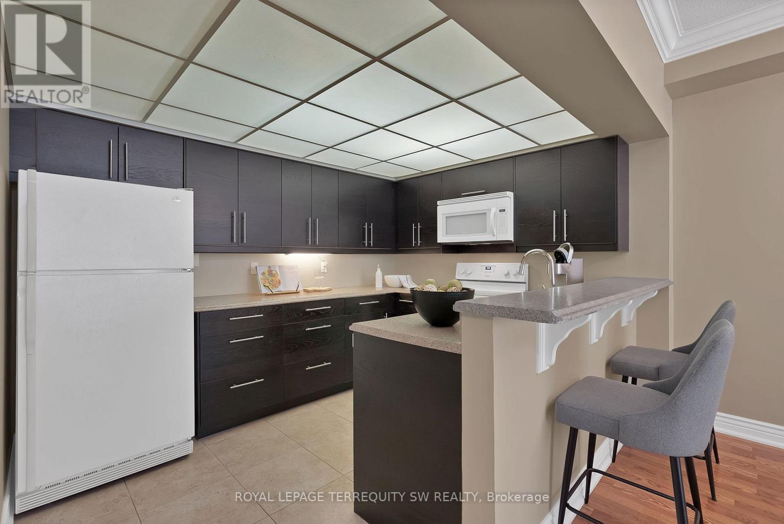113 - 309 Major Mackenzie Drive E, Richmond Hill, ON - Indoor Photo Showing Kitchen