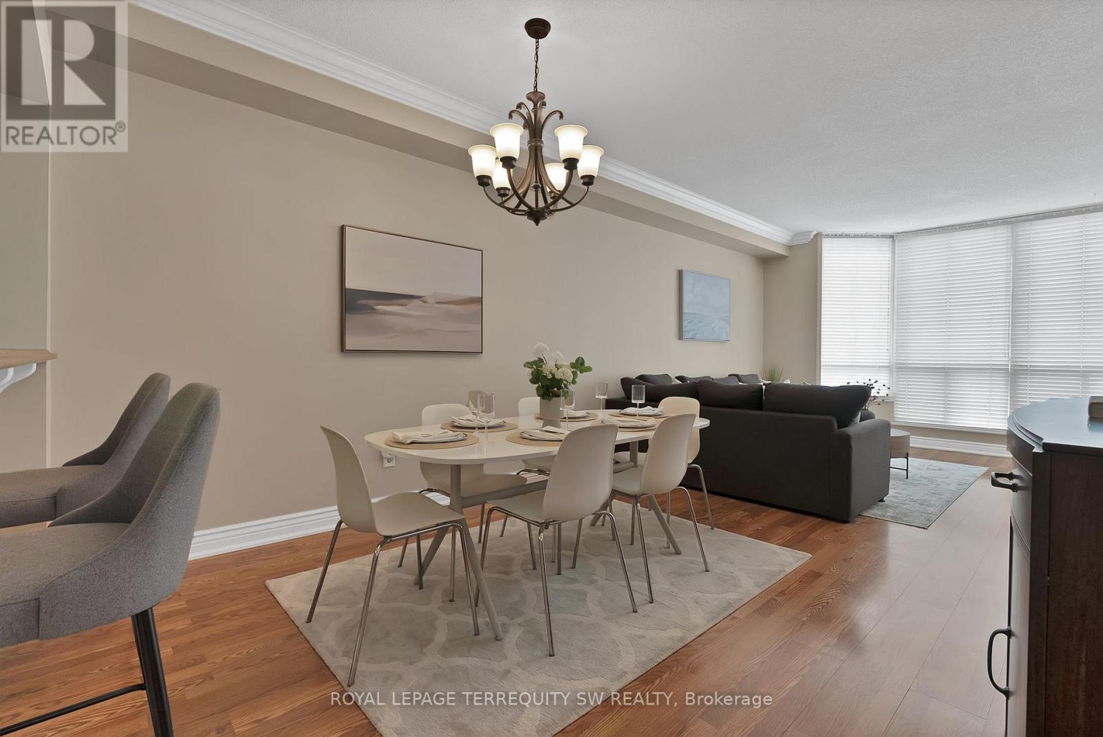 113 - 309 Major Mackenzie Drive E, Richmond Hill, ON - Indoor Photo Showing Dining Room