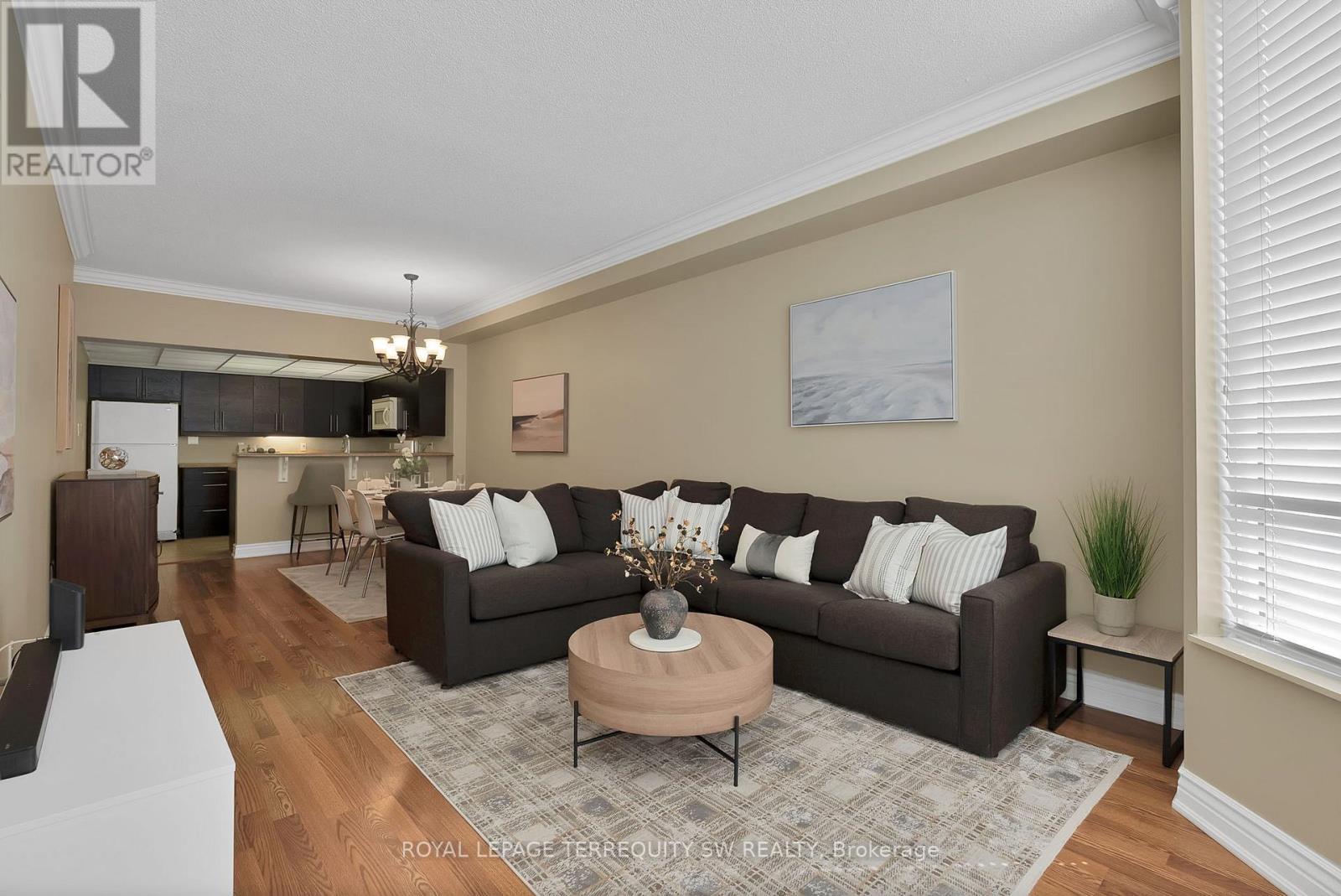 113 - 309 Major Mackenzie Drive E, Richmond Hill, ON - Indoor Photo Showing Living Room